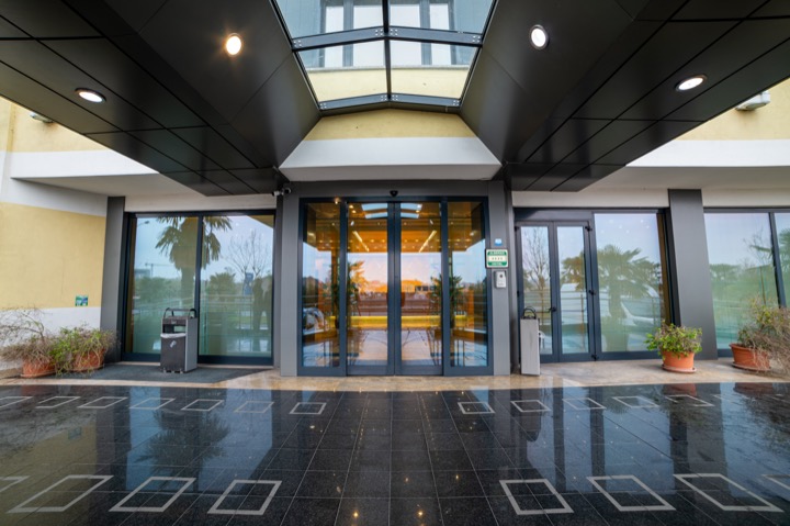 The hotel entrance – Hotel Tiffany Milano